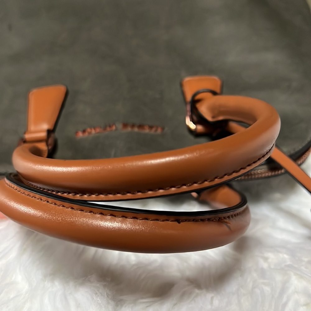 Adrienne Vittadini Dome Handbag Sachtel - Picture 12 of 12